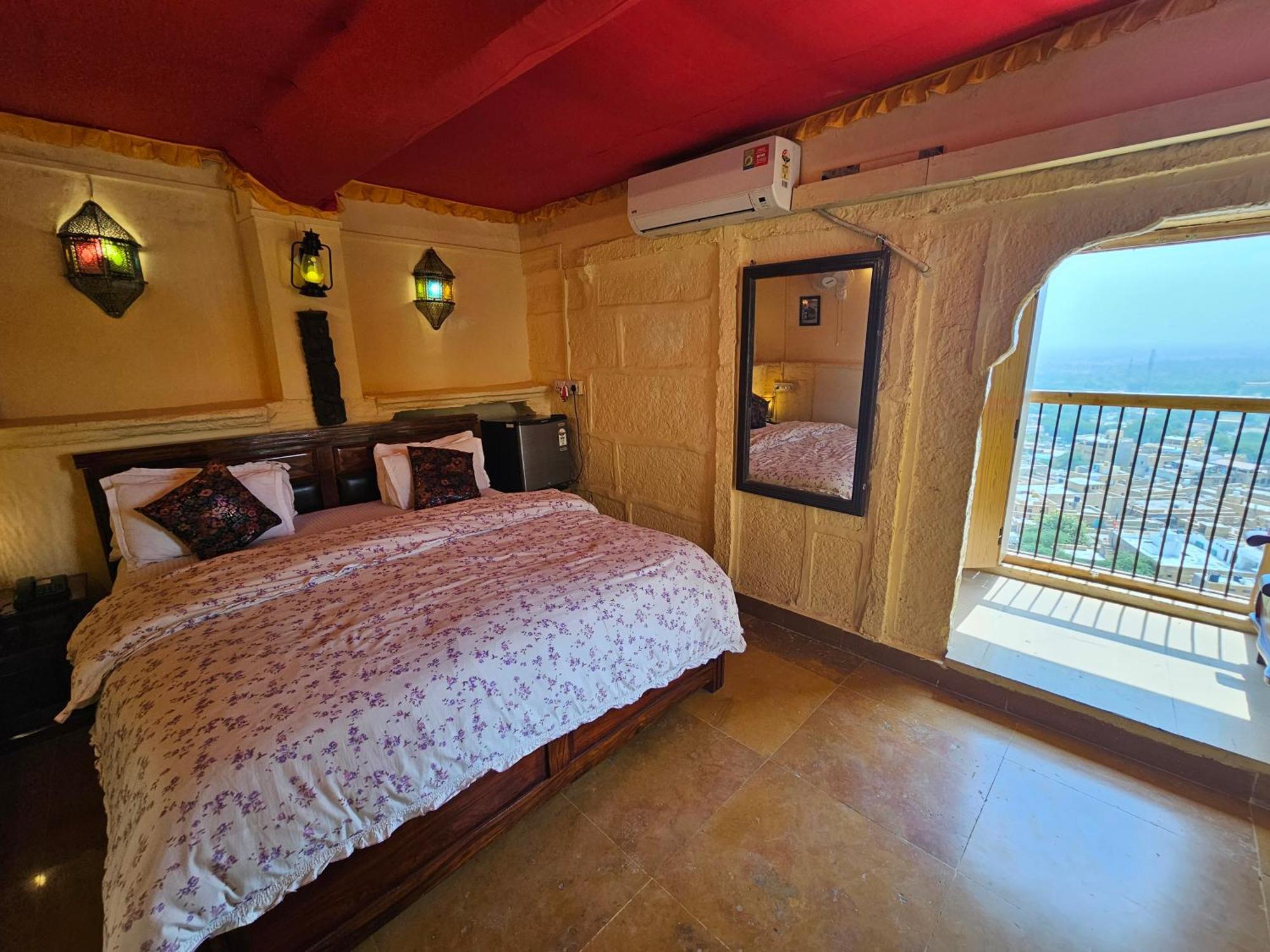 Desert Haveli Guest House Džaisalmér Pokoj fotografie