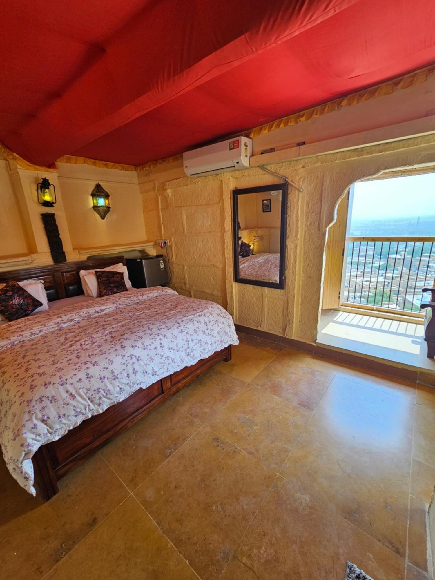 Desert Haveli Guest House Džaisalmér Pokoj fotografie