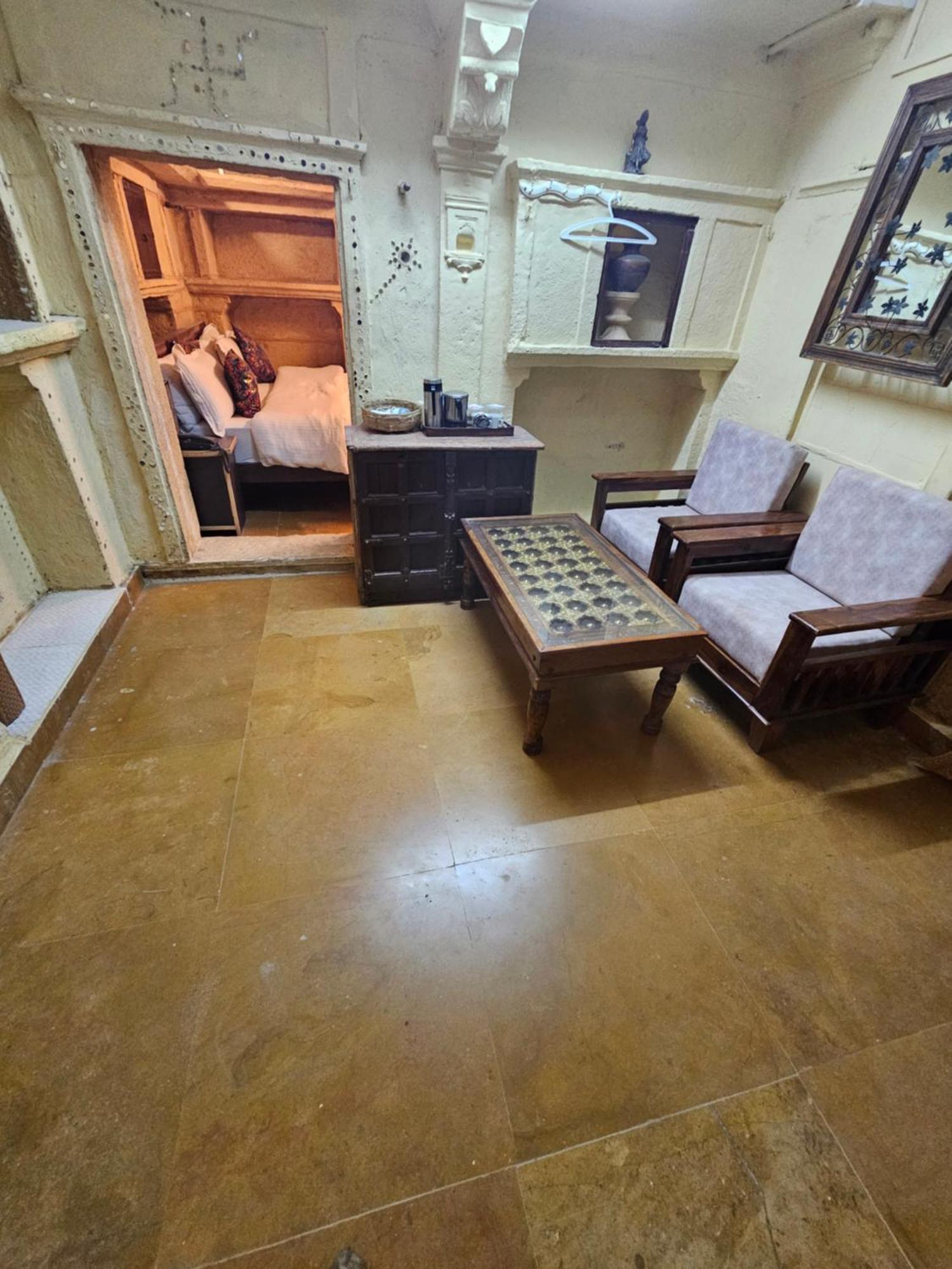 Desert Haveli Guest House Džaisalmér Pokoj fotografie