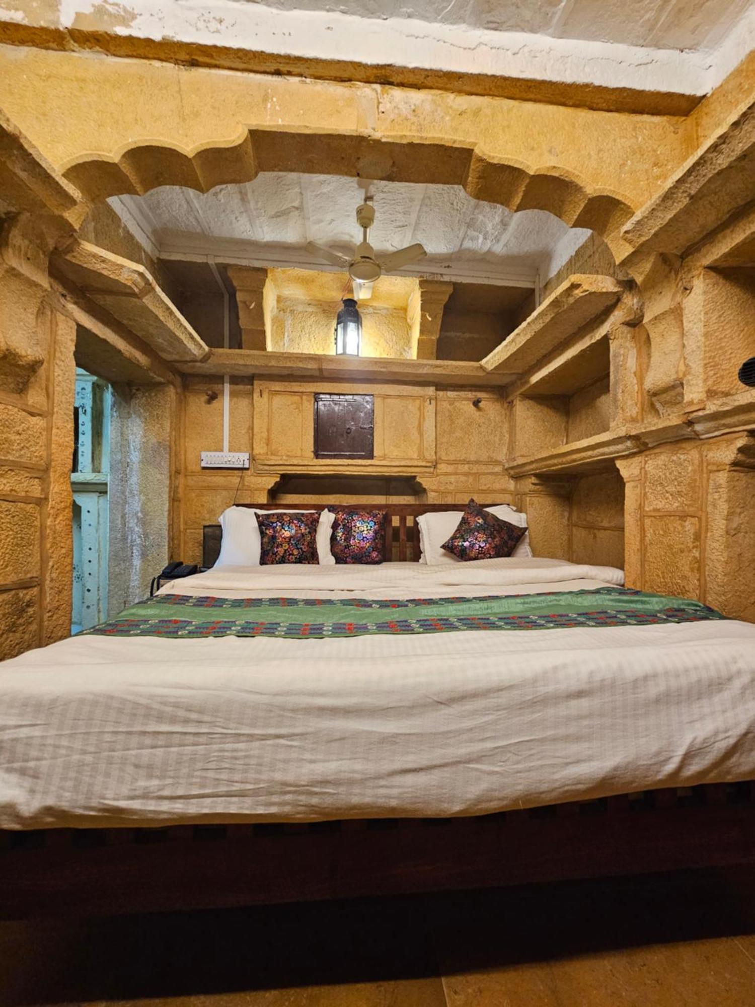 Desert Haveli Guest House Džaisalmér Pokoj fotografie