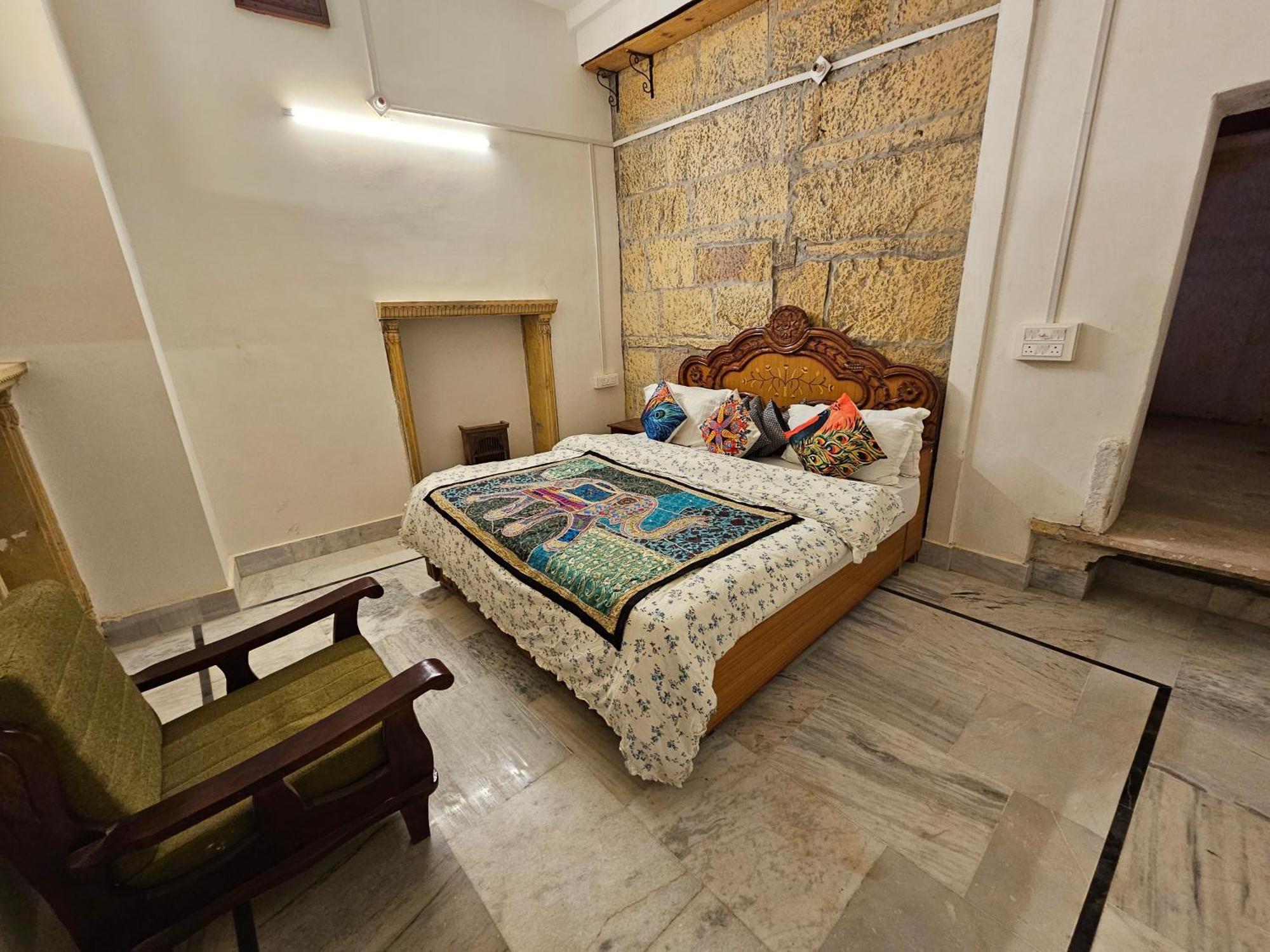 Desert Haveli Guest House Džaisalmér Pokoj fotografie