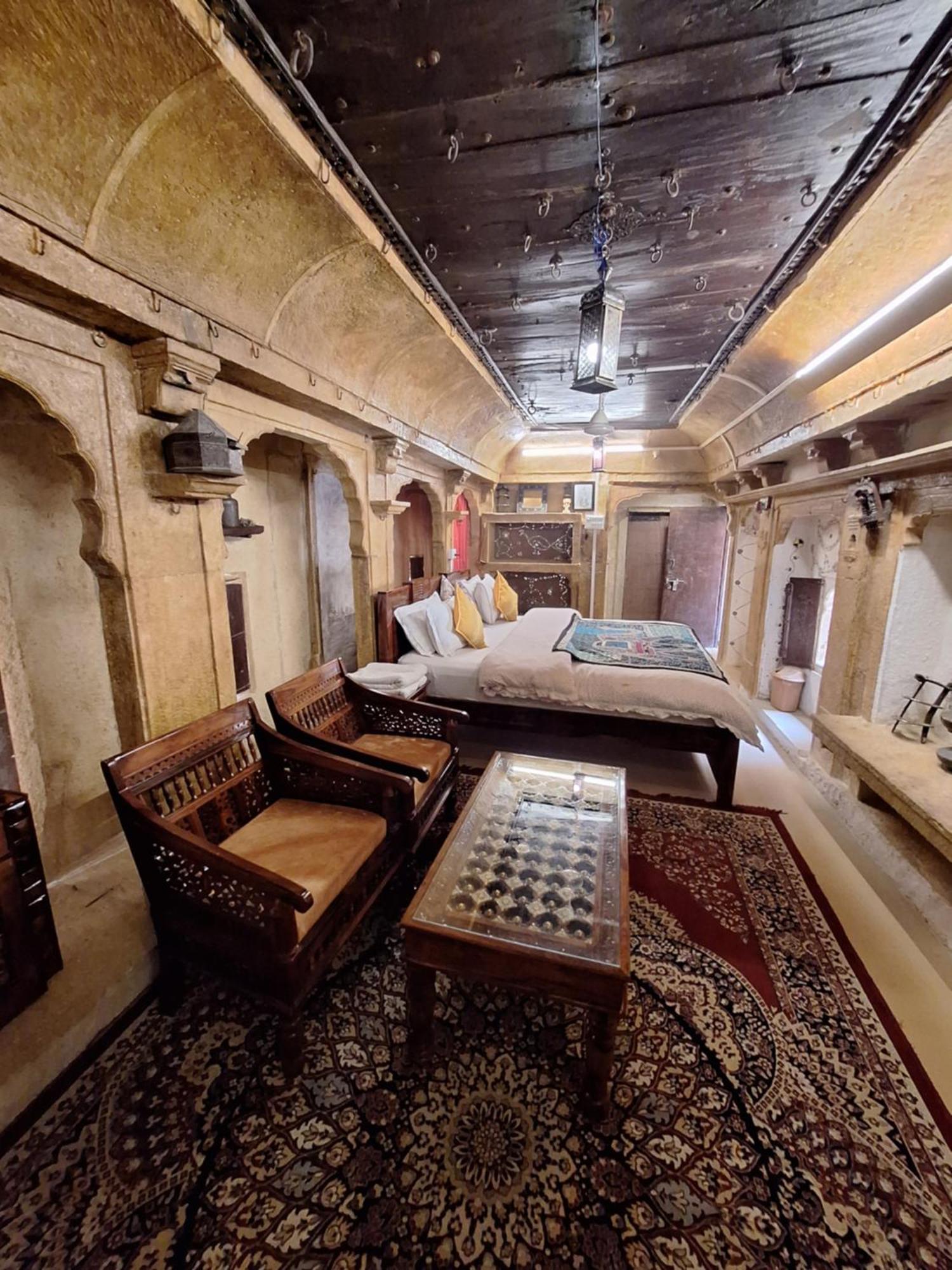 Desert Haveli Guest House Džaisalmér Pokoj fotografie