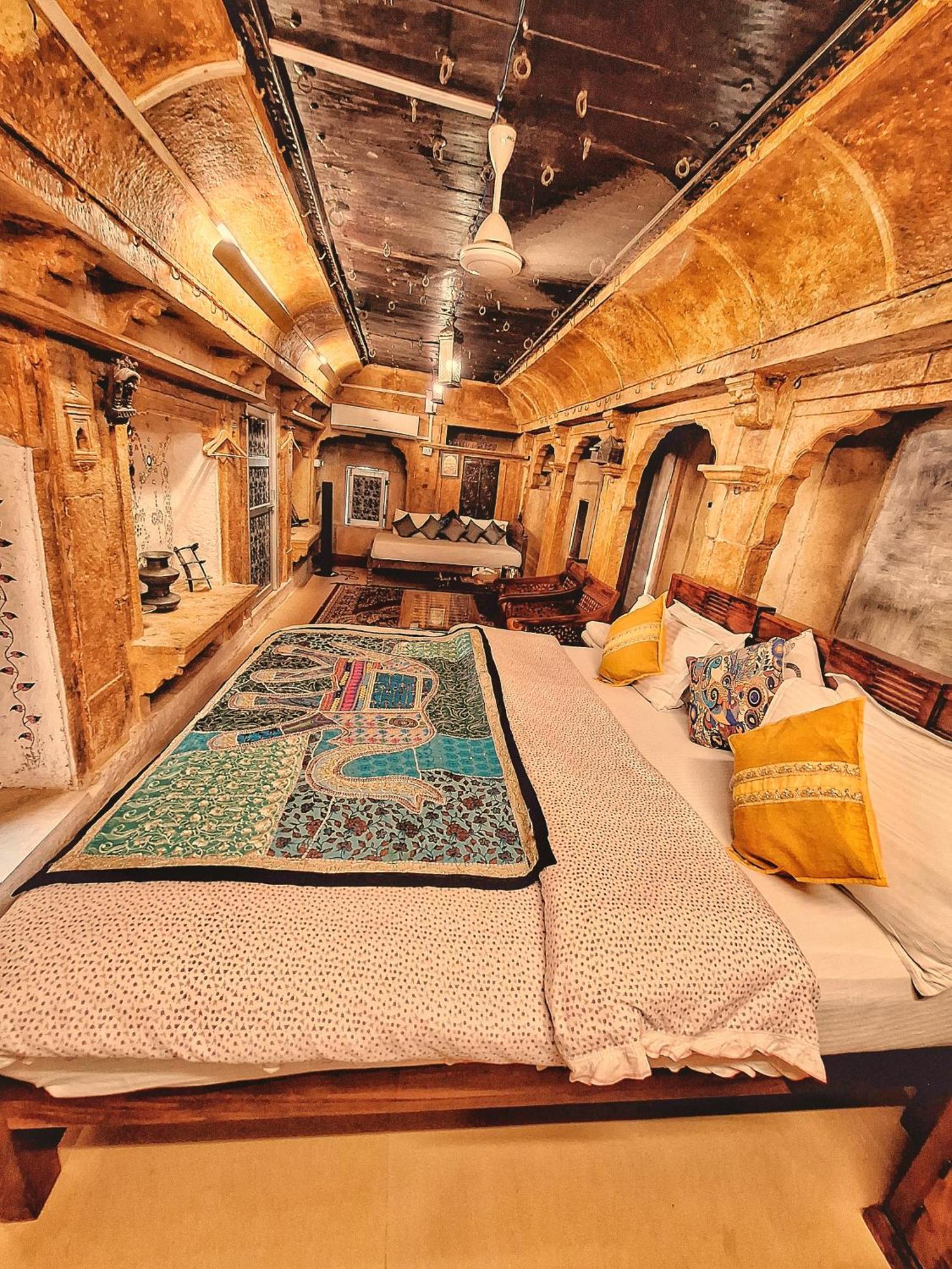 Desert Haveli Guest House Džaisalmér Pokoj fotografie